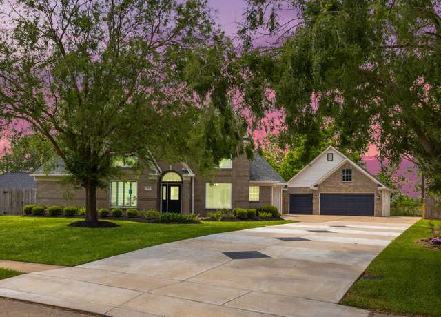 Property at 30 Colony Sq, Angleton, TX 77515, 4 beds, 3 baths