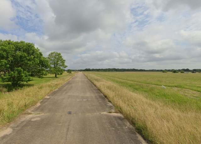 Property at 137 Stampede Trl, Angleton, TX 77515