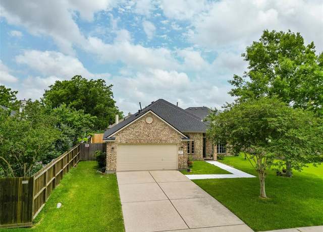 Property at 411 Ceole Ln, League City, TX 77573, 3 beds, 2 baths