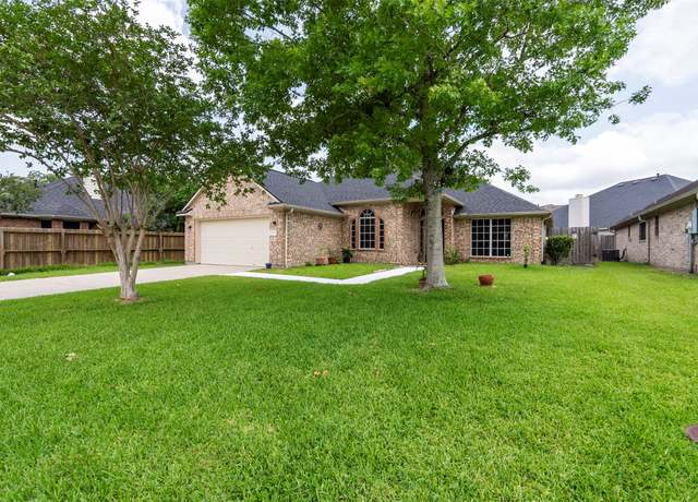 Property at 411 Ceole Ln, League City, TX 77573, 3 beds, 2 baths