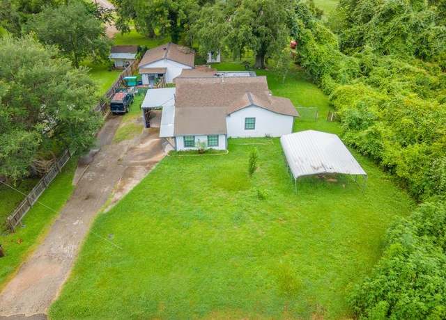 Property at 1272 Pecan St, Clute, TX 77531, 6 beds, 4 baths