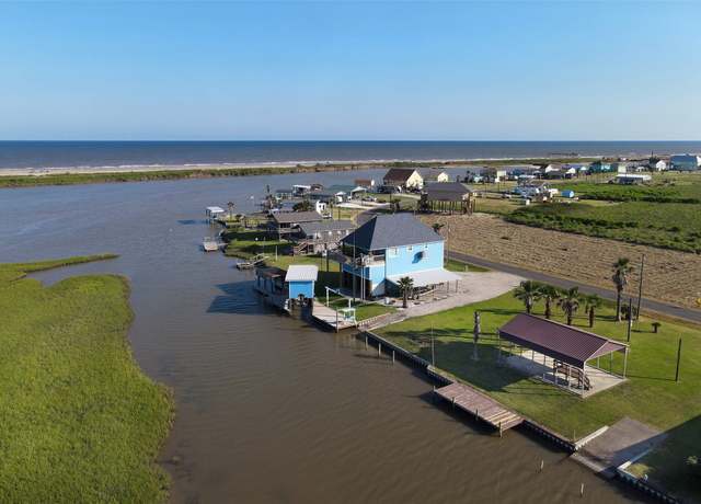 Property at 421 Private Road 675, Sargent, TX 77414