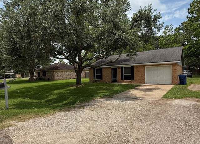 Property at 624 Houston St, West Columbia, TX 77486, 3 beds, 1 bath