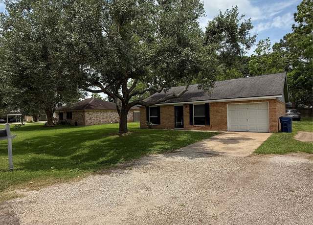 Property at 624 Houston St, West Columbia, TX 77486, 3 beds, 1 bath
