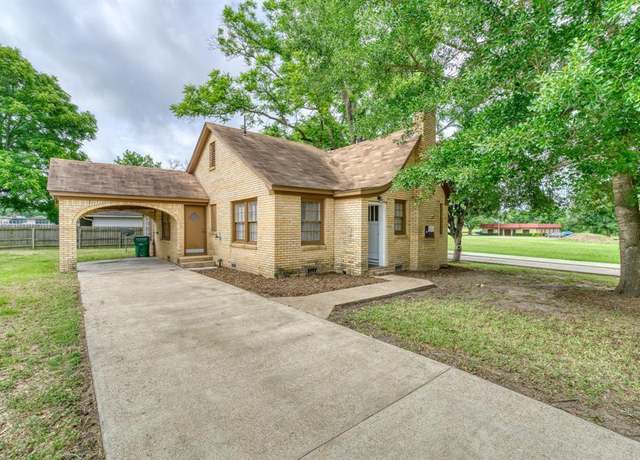 Photo of 109 W South St, Madisonville, TX 77864
