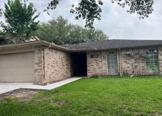 Property at 10511 Townhall Ln, Sugar Land, TX 77498, 4 beds, 2 baths