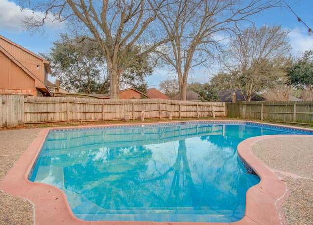 Property at 15623 Ensenada Dr, Houston, TX 77083, 4 beds, 2.5 baths