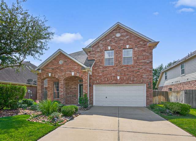 Property at 17507 Elverson Oaks Dr, Tomball, TX 77377, 4 beds, 2.5 baths