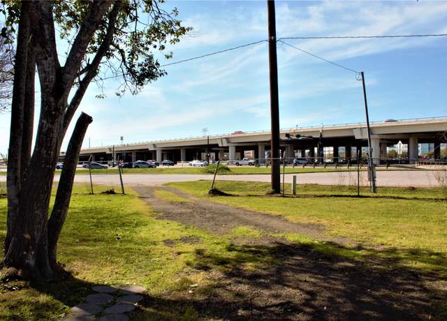 Property at 20017 Southwest Fwy, Sugar Land, TX 77479, 3 beds, 1 bath