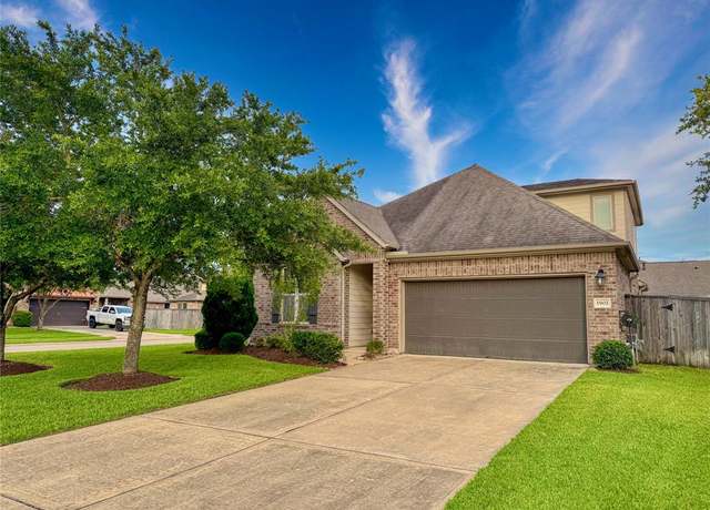 Property at 1902 Emerald Breeze Ct, Pearland, TX 77089, 4 beds, 3 baths