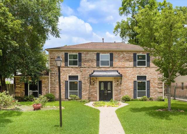 Property at 10118 Lynbrook Hollow St, Houston, TX 77042, 4 beds, 2.5 baths