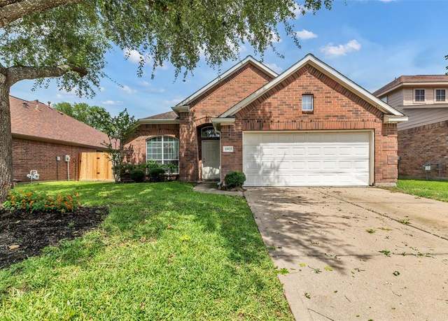 Property at 11823 Lois Ln, Pinehurst, TX 77362, 3 beds, 2 baths