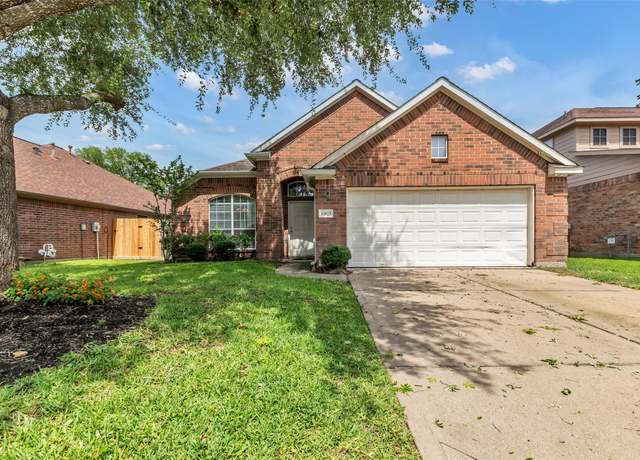 Property at 11823 Lois Ln, Pinehurst, TX 77362, 3 beds, 2 baths