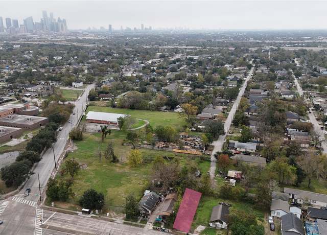 Property at 2917 Altoona St, Houston, TX 77026