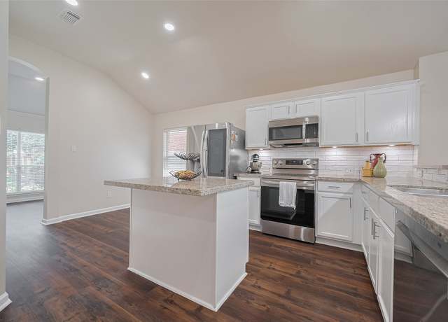 Property at 10619 Saratoga Sq, Missouri City, TX 77459, 3 beds, 2 baths
