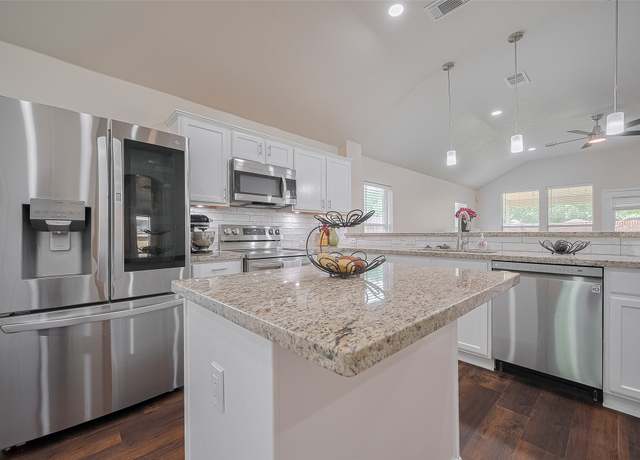 Property at 10619 Saratoga Sq, Missouri City, TX 77459, 3 beds, 2 baths