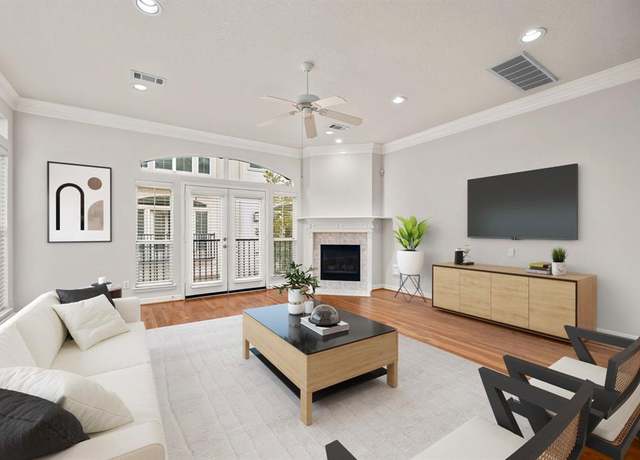 Property at 920 Asbury St, Houston, TX 77007, 3 beds, 2.5 baths