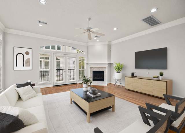 Property at 920 Asbury St, Houston, TX 77007, 3 beds, 2.5 baths