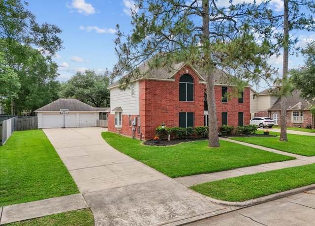 Property at 407 Windsor Dr, Friendswood, TX 77546, 5 beds, 2.5 baths
