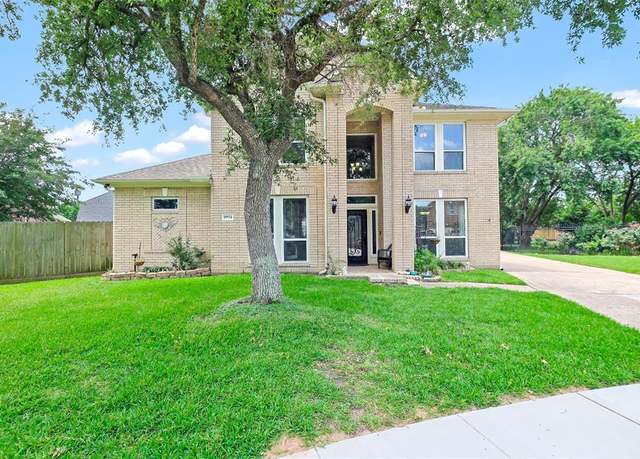 Property at 10924 Oakwood Dr, La Porte, TX 77571, 4 beds, 2.5 baths
