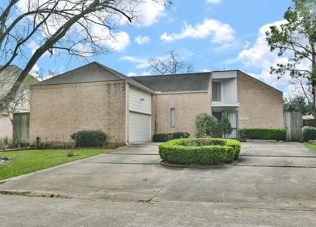 Property at 11747 Riverview Dr, Houston, TX 77077, 3 beds, 3 baths