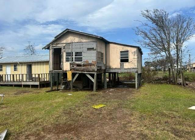 Property at 1580 Channel Dr, Brazoria, TX 77422, 2 beds, 1 bath