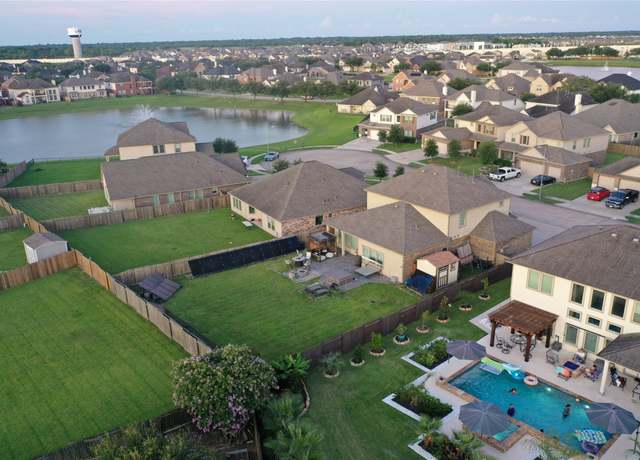 Property at 7 Calistoga Cir, Manvel, TX 77578, 5 beds, 4 baths