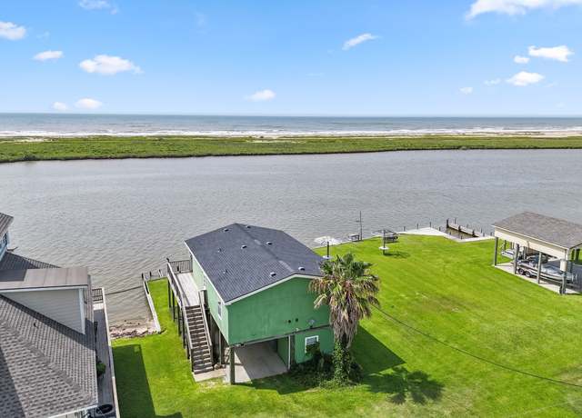 Property at 1389 Private Road 675, Sargent, TX 77414, 2 beds, 1.5 baths