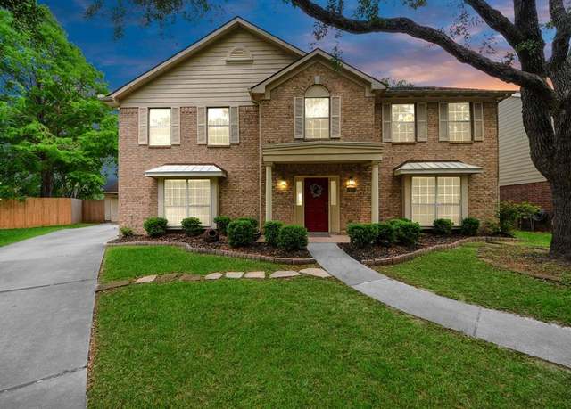 Property at 2126 Galleon Dr, League City, TX 77573, 4 beds, 2.5 baths