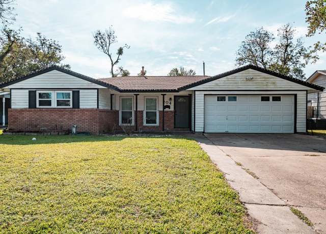 Property at 204 Carnation St, Lake Jackson, TX 77566, 4 beds, 2.5 baths