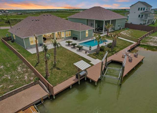 Property at 18 Peets Bend Dr, Rockport, TX 78382, 4 beds, 4 baths