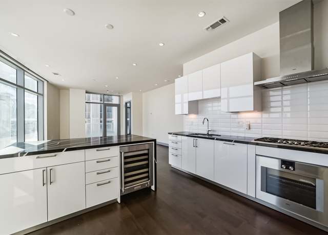 Property at 4521 San Felipe St #1103, Houston, TX 77027, 2 beds, 2 baths