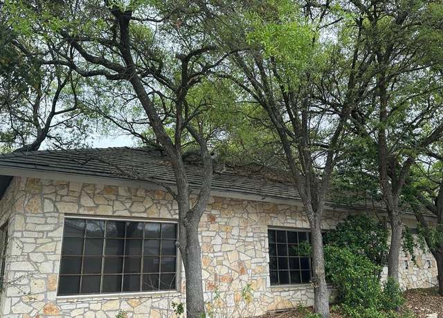 Property at 601 S Park St, Brenham, TX 77833, 2 beds, 2.5 baths