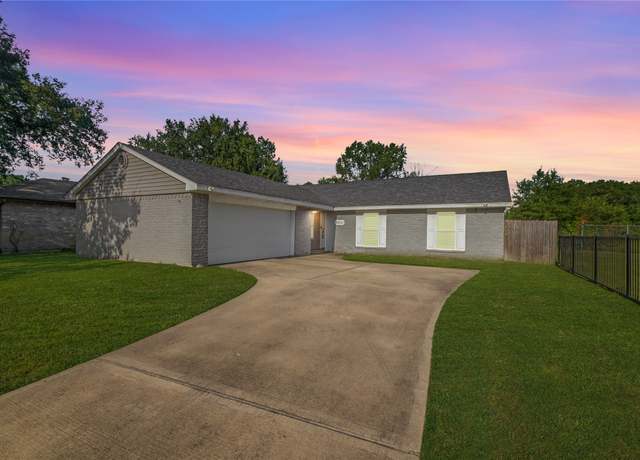 Property at 16826 Gleneagle Dr N, Conroe, TX 77385, 3 beds, 2 baths