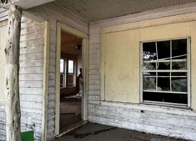 Property at 408 W Edward St, Falfurrias, TX 78355, 2 beds, 1 bath