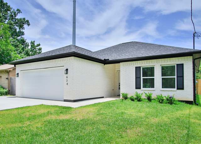 Property at 624 Pinewood Dr, Conroe, TX 77385, 3 beds, 2 baths
