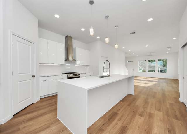 Property at 5325 Rue St, Houston, TX 77033, 3 beds, 2.5 baths