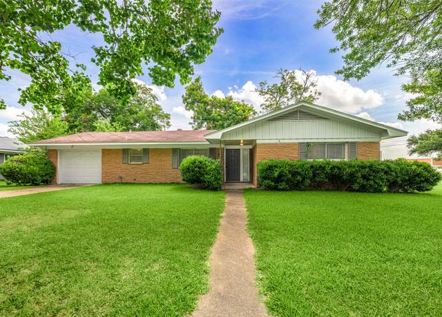 Property at 1503 Woodson Ln, Brenham, TX 77833, 3 beds, 2 baths
