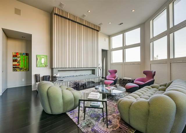 Property at 1 Alabama Ct, Houston, TX 77027, 3 beds, 3.5 baths