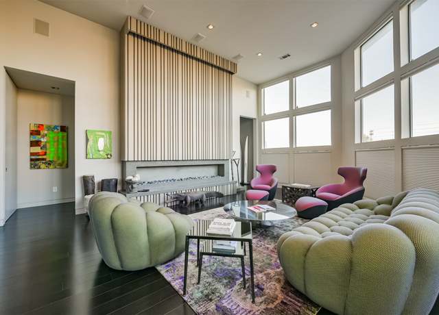 Property at 1 Alabama Ct, Houston, TX 77027, 3 beds, 3.5 baths