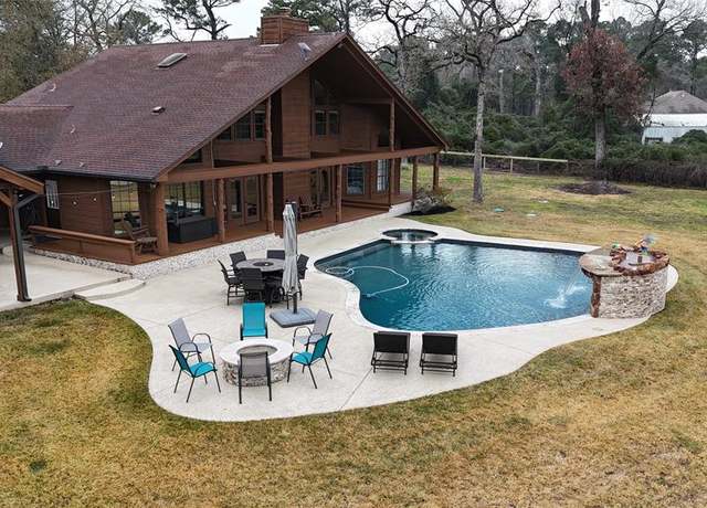 Property at 28540 Lynnwood Ln, Hempstead, TX 77445, 3 beds, 2.5 baths