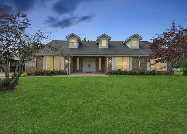Property at 12746 Roy Rd, Pearland, TX 77581, 3 beds, 2.5 baths