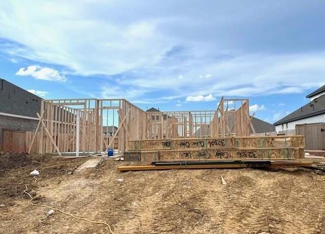 Property at 2206 Spring Rise Ln, Crosby, TX 77532, 3 beds, 2.5 baths