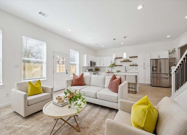Property at 927 Bianco Ln, Houston, TX 77091, 3 beds, 2.5 baths