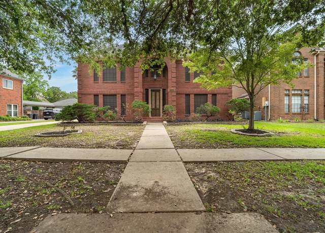 Property at 124 Lake Point Dr, League City, TX 77573, 4 beds, 2.5 baths