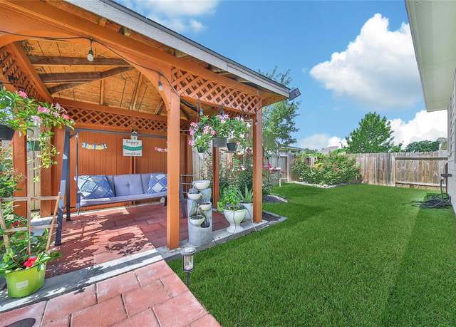 Property at 506 Glenwood Ridge Dr, Spring, TX 77386, 4 beds, 3 baths
