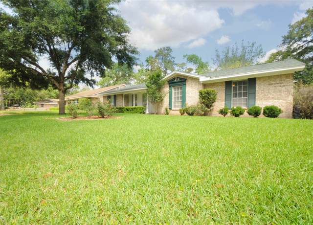Property at 1110 Holly Dr, Conroe, TX 77301, 3 beds, 2 baths