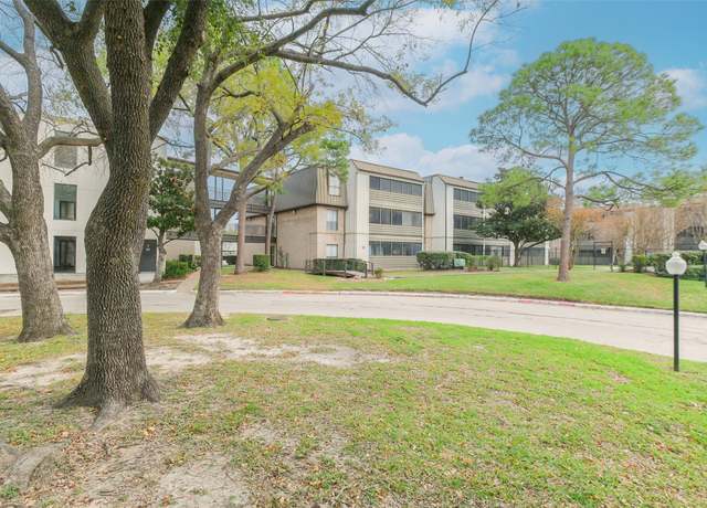 Property at 3035 Walnut Bend Ln #22, Houston, TX 77042, 2 beds, 2 baths