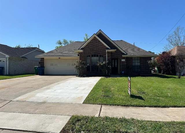 Property at 21 Alexander Ct, Angleton, TX 77515, 3 beds, 2 baths