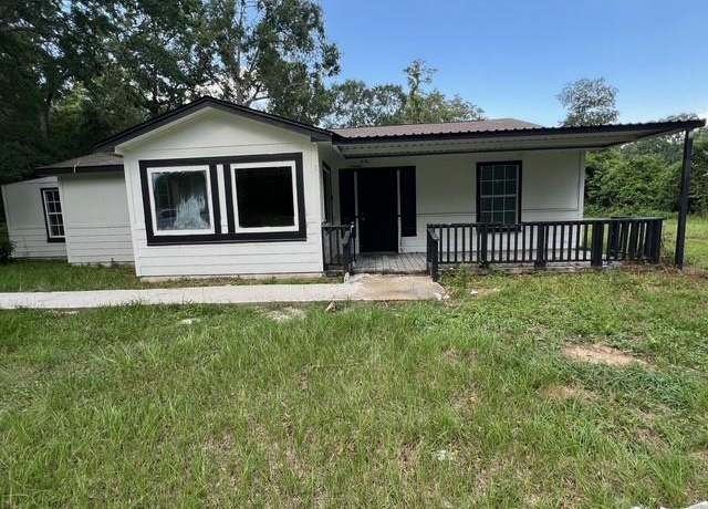 Property at 4048 N Oak Forest Dr, Conroe, TX 77303, 4 beds, 2 baths